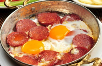 SUCUKLU YUMURTA